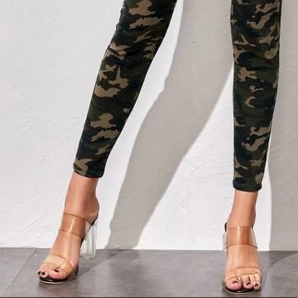 Woman’s Camo Stretch Body Lifting Jeans - Picture 6 of 7